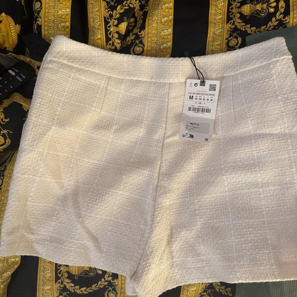 Brand new Zara shorts unfortunately too big - Picture 1 of 2